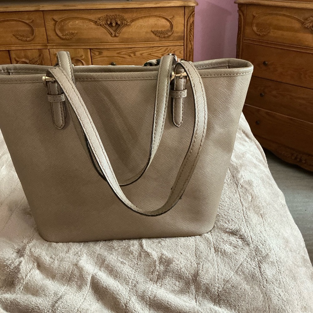 Michael Kors Jet Set Travel Saffiano Leather Tote - Picture 2 of 12